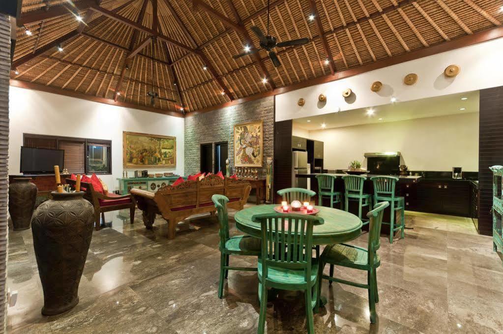 Villa Mahkota スミニャック エクステリア 写真